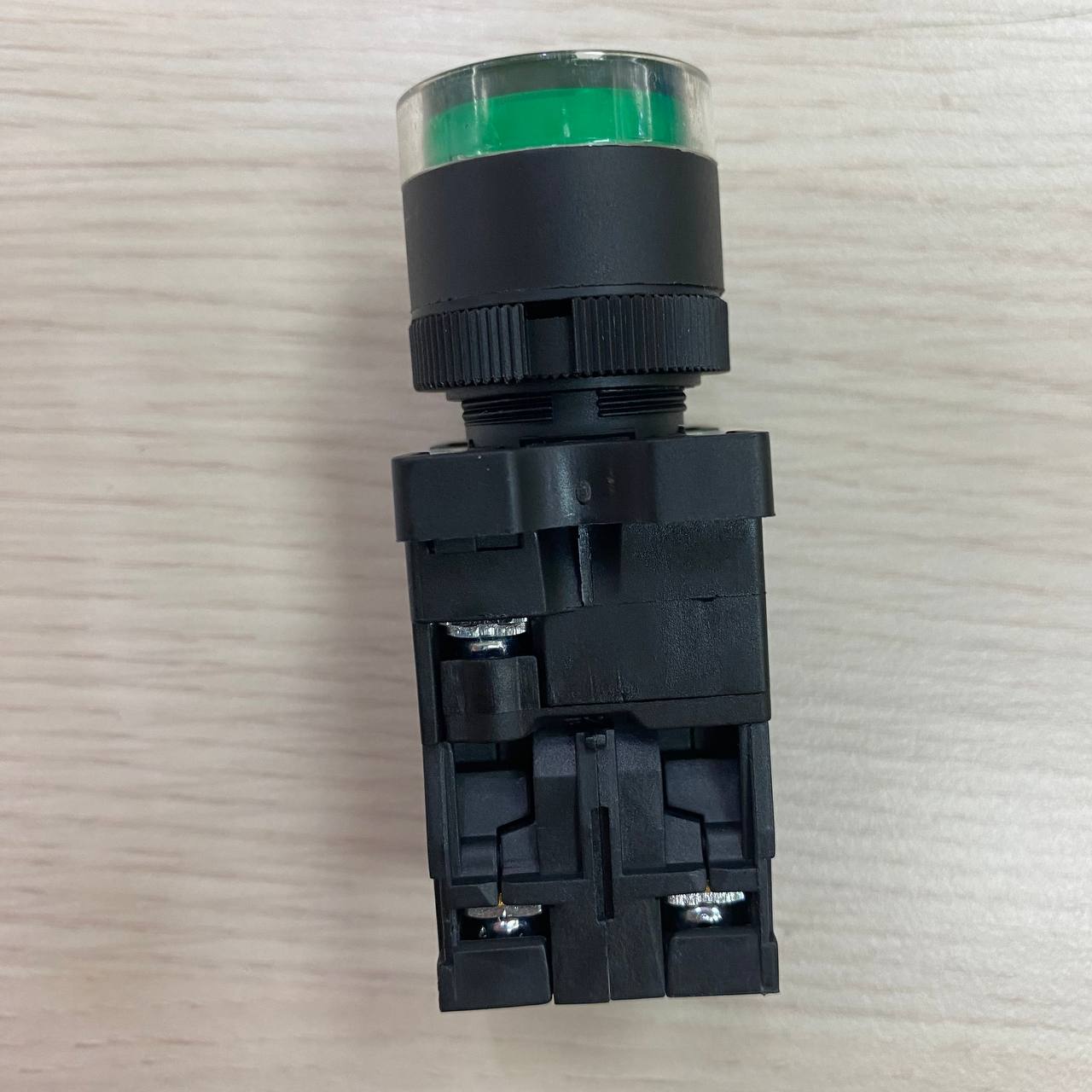 Nút nhấn có đèn Chint màu xanh lá NP2-EW3363 230V LED